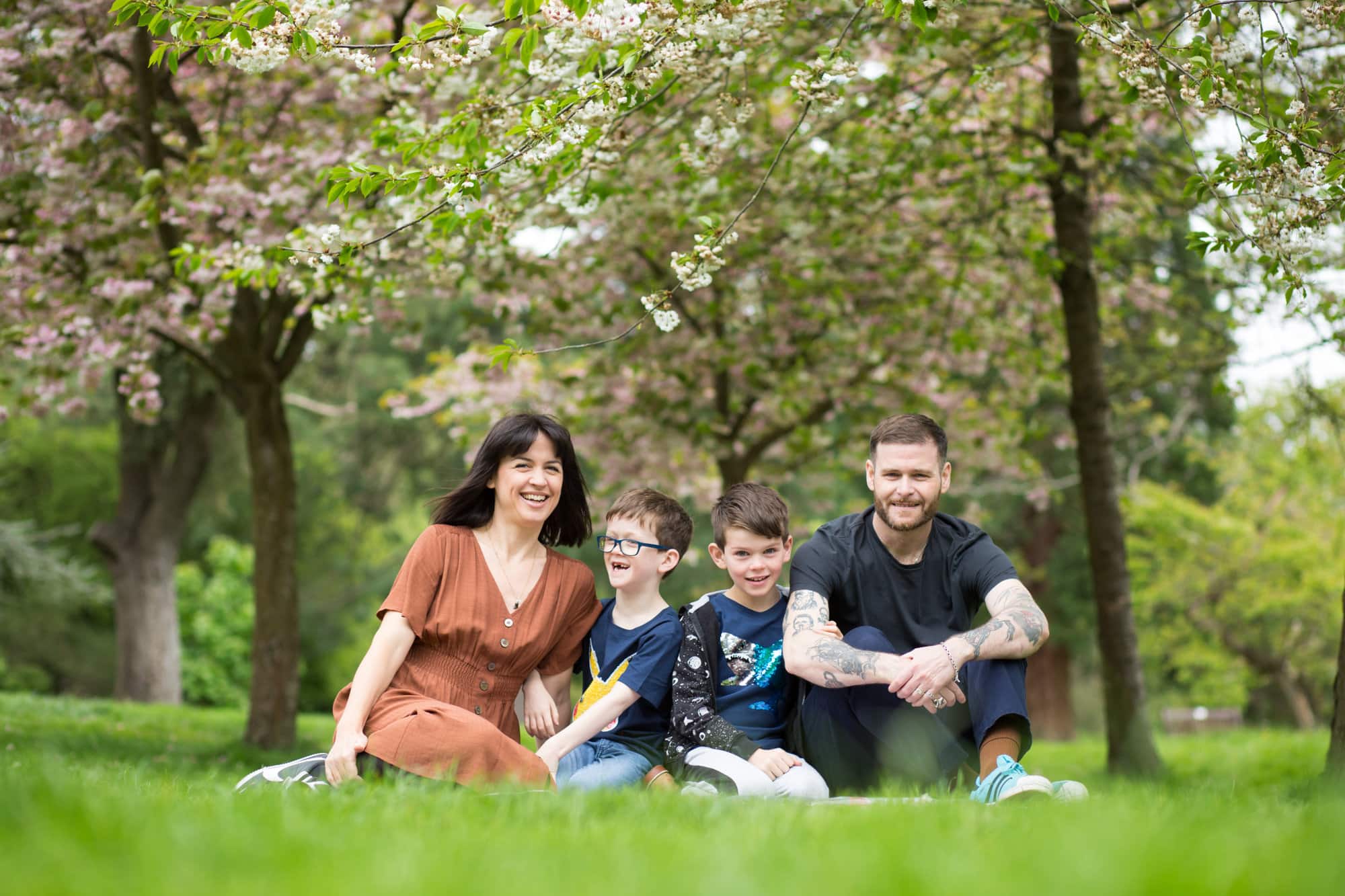 Family photoshoot in Beckenham among spring blossom in Kelsey Park